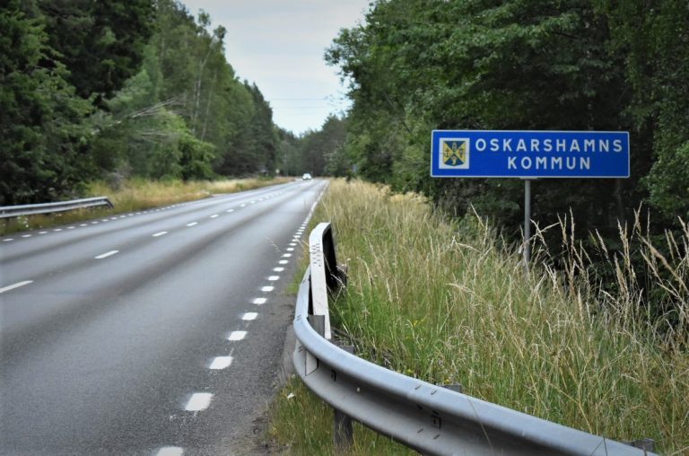 Vägskylt med Oskarshamns kommun