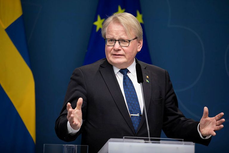 Försvarsminister Peter Hultqvist (S)