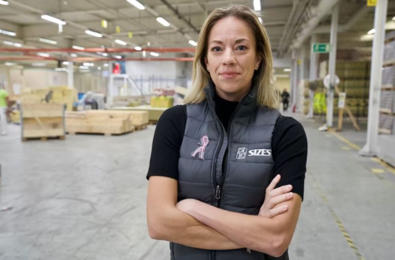 Malin Eneberg i Sizes fabrik i Oskarshamn