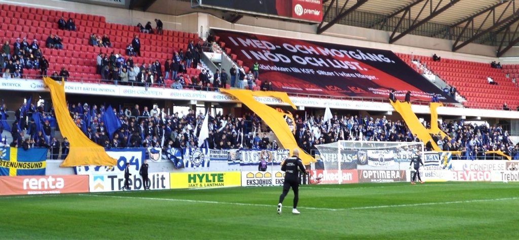 IFK Göteborgs-fans på Guldfågeln Arena i Kalmar