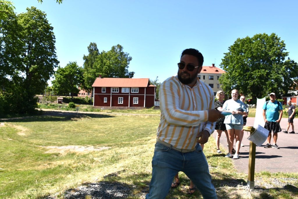 Lucas Lodge (M) spelar discgolf på Dämmen i Kristdala