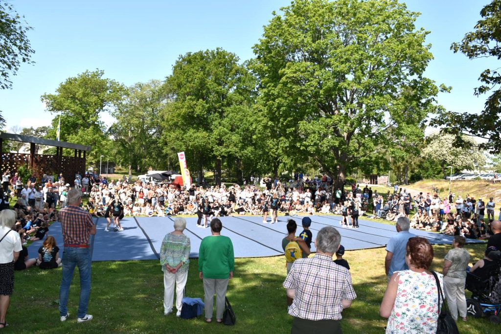 Cheerleading i stadsparken i Oskarshamn