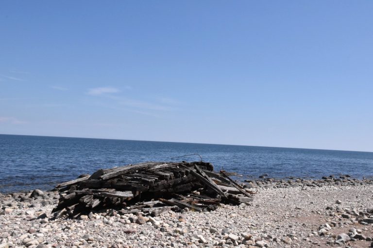 Vraket Swiks ligger på en strand på norra Öland