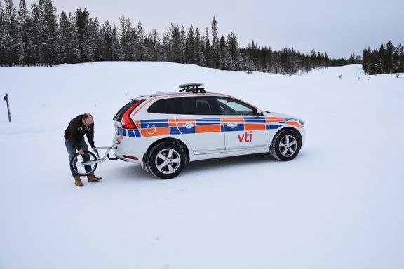 VTI:s forskningsledare Mattias Hjort på testbanan i norra Finland