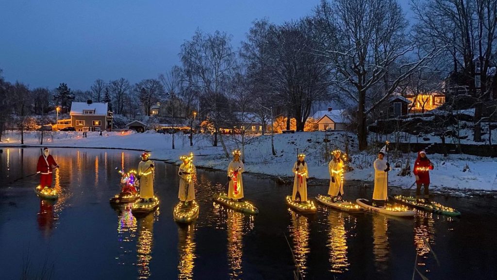 Paddlande luciatåg