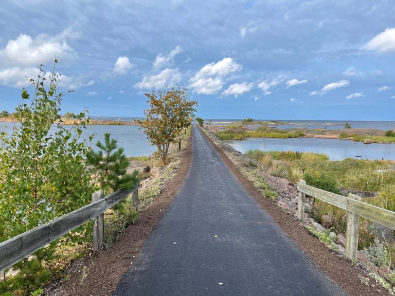 Nyasfalterat på Ernemarpiren i Oskarshamn