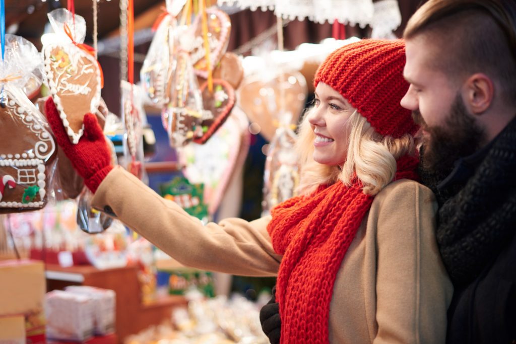 Par på julmarknad