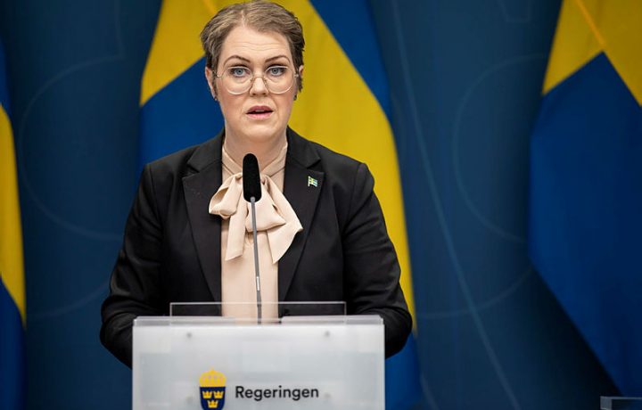 Lena Hallengren (S) socialminister på regeringskansliets pressträff