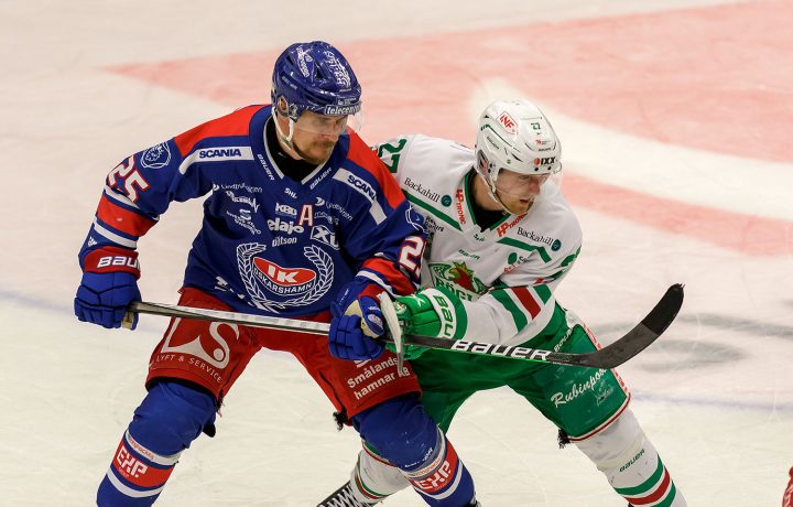 Johannes Salmonsson, IK Oskarshamn, i en kvartsfinal mot Rögle BK.