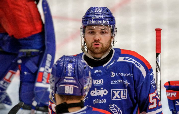 Bild på IK Oskarshamns David Quenneville i slutspelsmatch mot Rögle BK