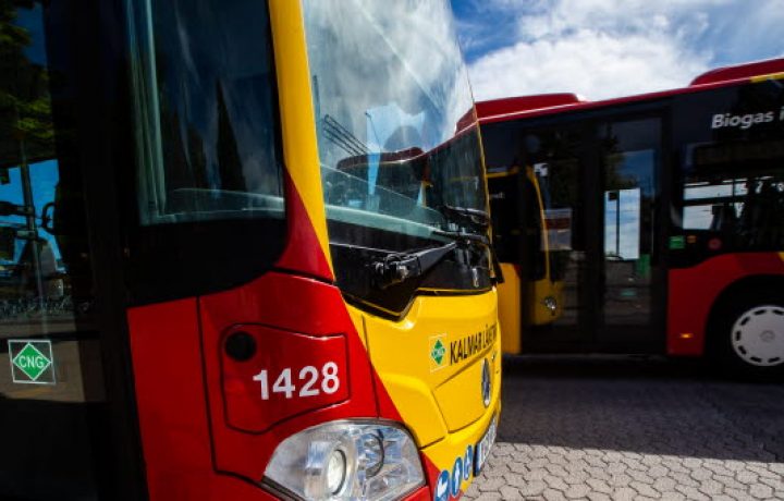 Närbild på en buss, Kalmar Länstrafik