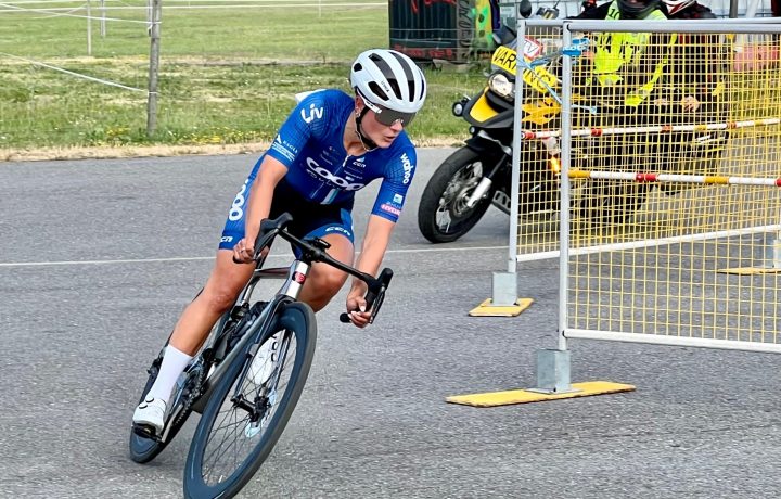 Jakob Söderqvist på cykel