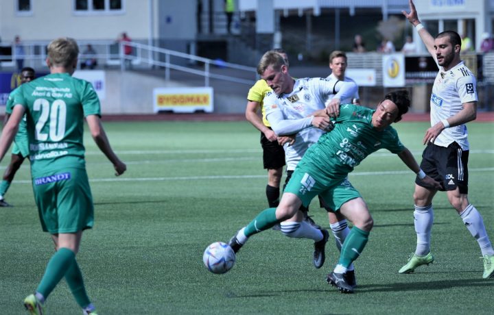 Fotbollsmatch mellan Oskarshamns AIK och Ljungskile