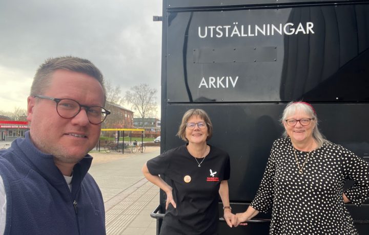 Lis Lyrbo (ordförande för Kalmar läns arkivförbund), Carl Dahlin (M) och Pia Malmberg-Kronvall.