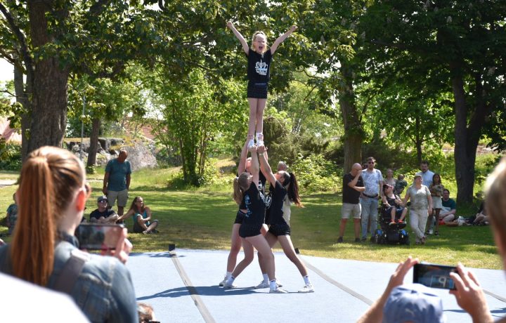 Cheerleading i Oskarshamns stadspark