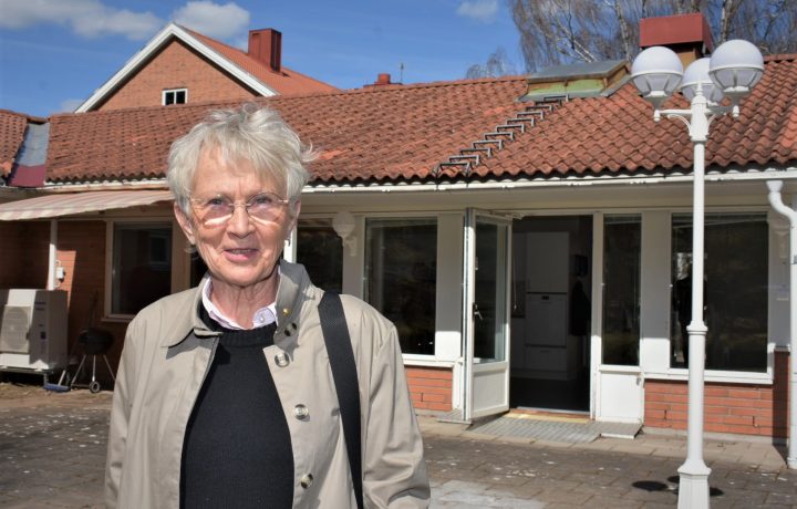 Ansiktsbild på Eva Holm vid invigningen av ett nytt äldreboende i Misterhult