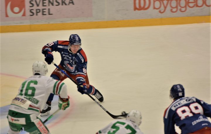 Bild från ishockeymatch mellan IK Oskarshamn och Rögle BK