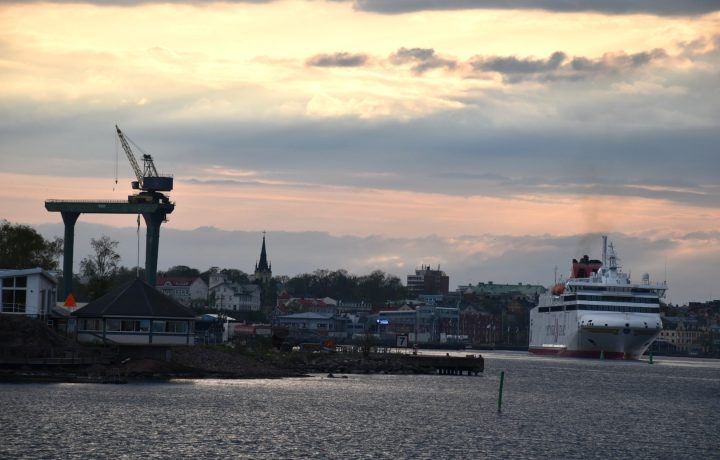 Gotlandsfärjan parkerar i hamnen i Oskarshamn