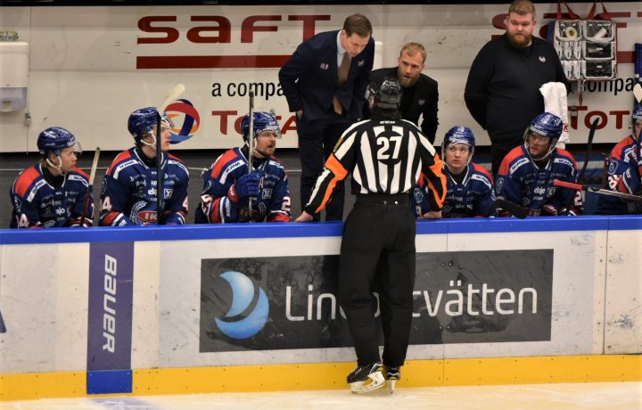 Bild från hockeymatch mellan IK Oskarshamn och Rögle BK