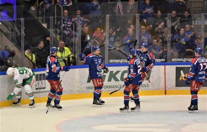 Bild från hockeymatch mellan IK Oskarshamn och Rögle BK