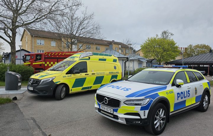 Polis, ambulans och räddningstjänst på plats på Ingenjörsvägen i Kristineberg i Oskarshamn