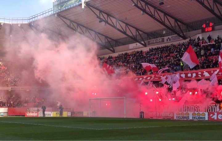 Kalmar FF-klacken på Guldfågeln Arena, innan en match mot IFK Göteborg