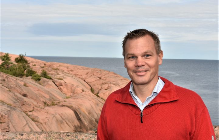 Andreas Erlandsson (S), kommunstyrelsens ordförande i Oskarshamns kommun, på Blå Jungfrun.