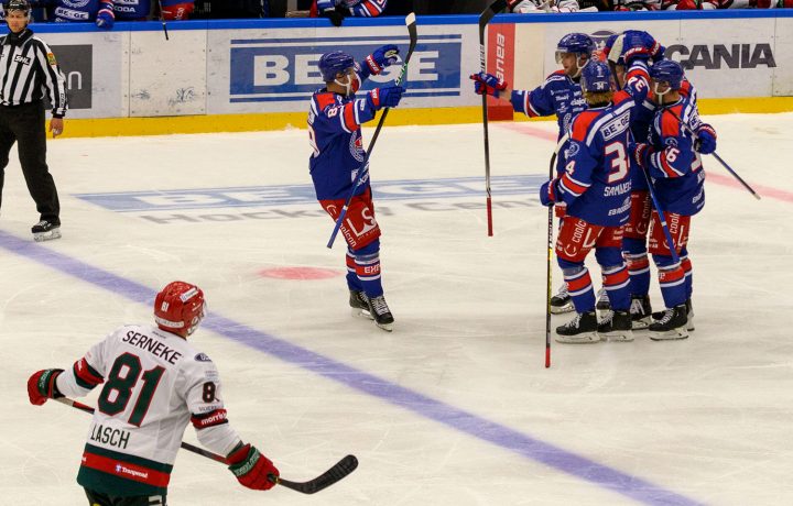 IK Oskarshamn tar ledningen med 1-0 mot Frölunda HC.