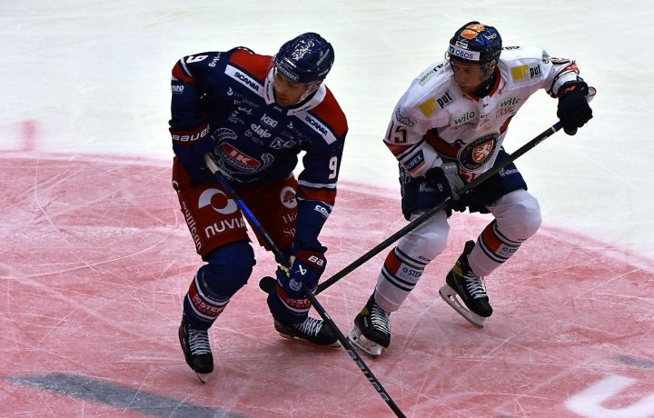 Ahti Oksanen, IK Oskarshamn, och Dan Sexton, Växjö Lakers.