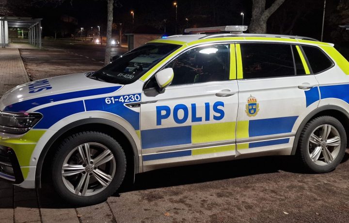 Polis på plats i Kristineberg i Oskarshamn efter ett rånförsök mot en Ica-butik