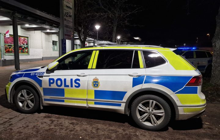 Polis på plats i Kristineberg i Oskarshamn efter ett rånförsök mot en Ica-butik