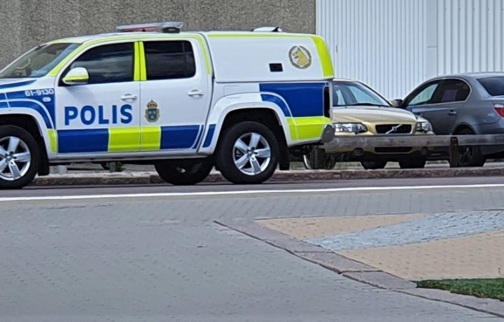 Bild på polisbil i Oskarshamn