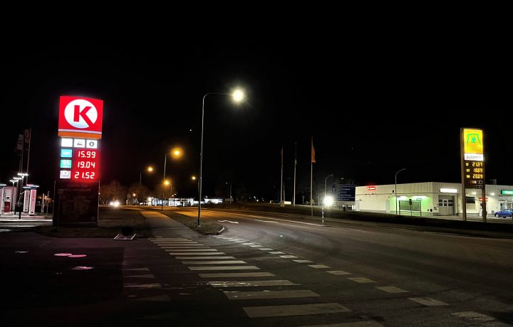 Närbild på bensin- och dieselpriset på Circle K-macken i Oskarshamn