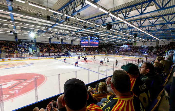 Publik och spelare i Be-Ge Hockey Center Oskarshamn