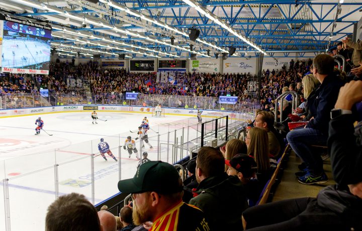 Publik och spelare i Be-Ge Hockey Center Oskarshamn