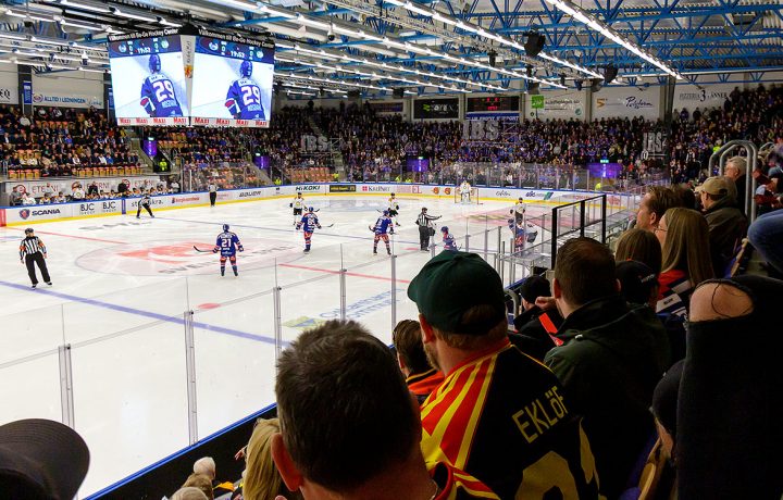 Publik och spelare i Be-Ge Hockey Center Oskarshamn