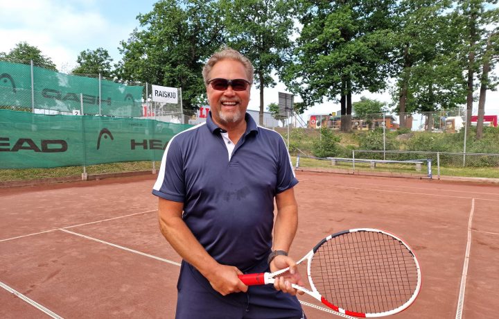 Marko Raiskio på tennisbanan