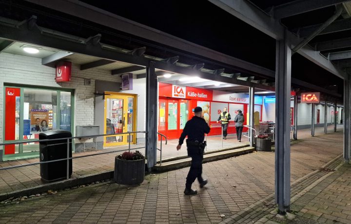 Polis på plats i Kristineberg i Oskarshamn efter ett rånförsök mot en Ica-butik