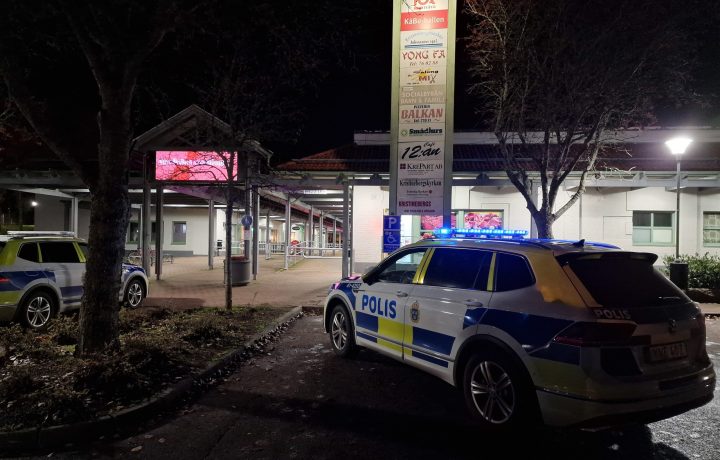 Polis på plats i Kristineberg i Oskarshamn efter ett rånförsök mot en Ica-butik