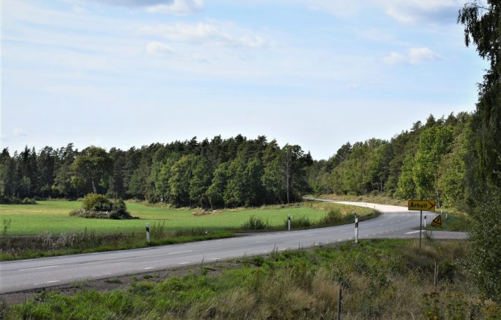 Riksväg 37/47 i höjd med byn Århult, mellan Oskarshamn och Bockara