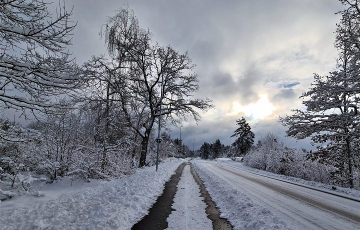 Väg med snö