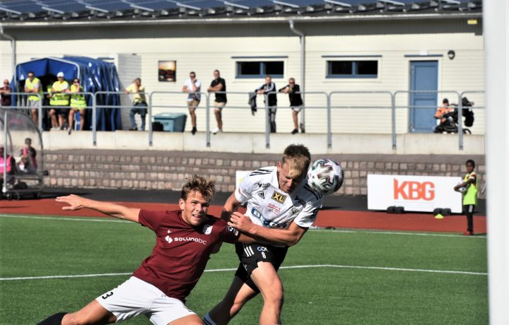 Oskar Stejdahl i Oskarshamns AIK nära att göra mål. Foto: Peter A Rosén