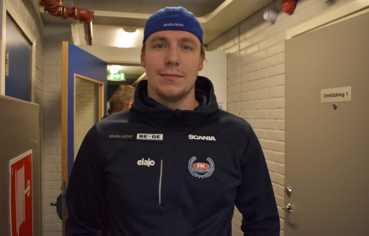 Tomas Rydén, målvakt i IK Oskarshamn, tittar in i kameran