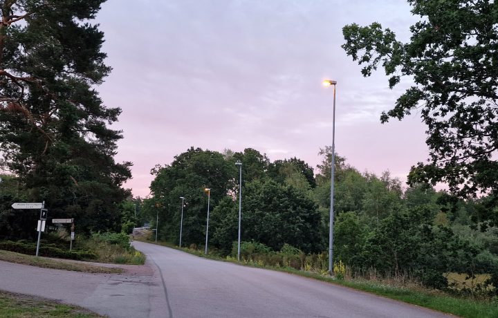 Varannan lampa släckt på flera håll i Oskarshamns kommun, här från Middelfartsvägen i Kristineberg i Oskarshamn